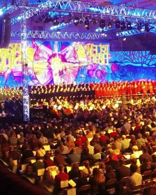 Live concert by Mannheim Steamroller Christmas