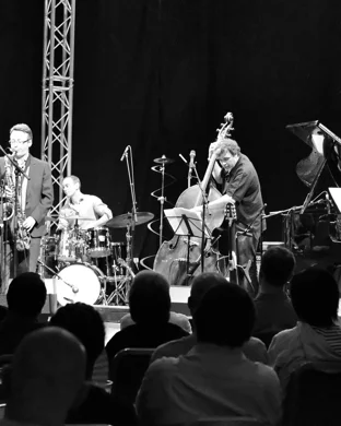 Mother's Day Serenade: Ken Ford